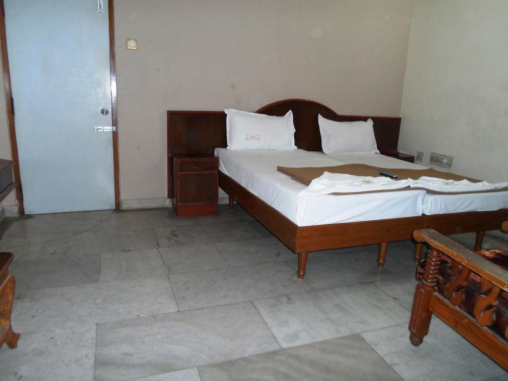 Hotel Gopi Krishna Tirupati Værelse billede