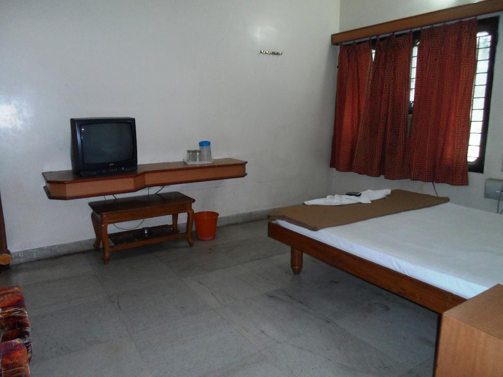 Hotel Gopi Krishna Tirupati Værelse billede